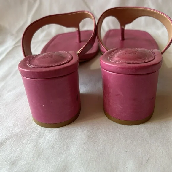 SCHUTZ Fuchsia Leather Thong Sandals - Picture 3 of 10